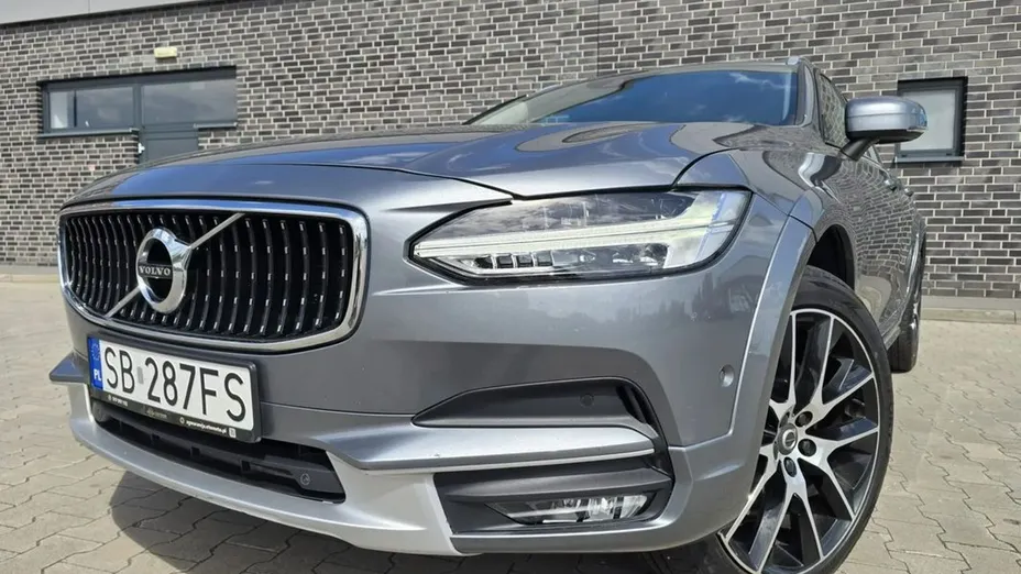 VOLVO V90 -