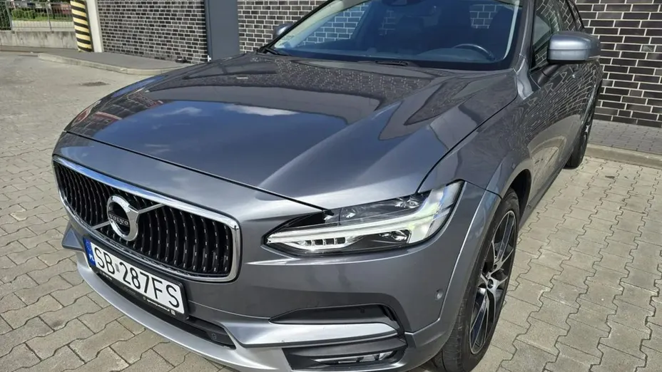 VOLVO V90 -