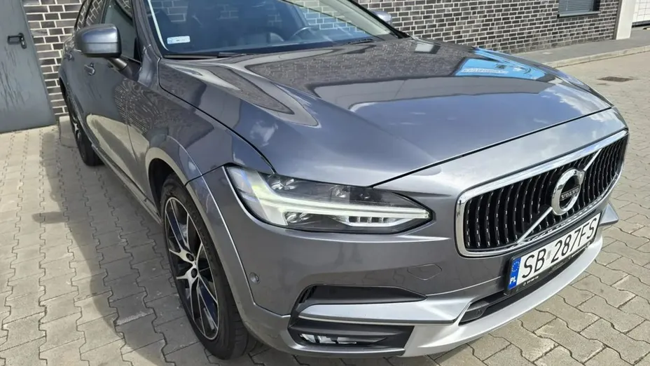 VOLVO V90 -