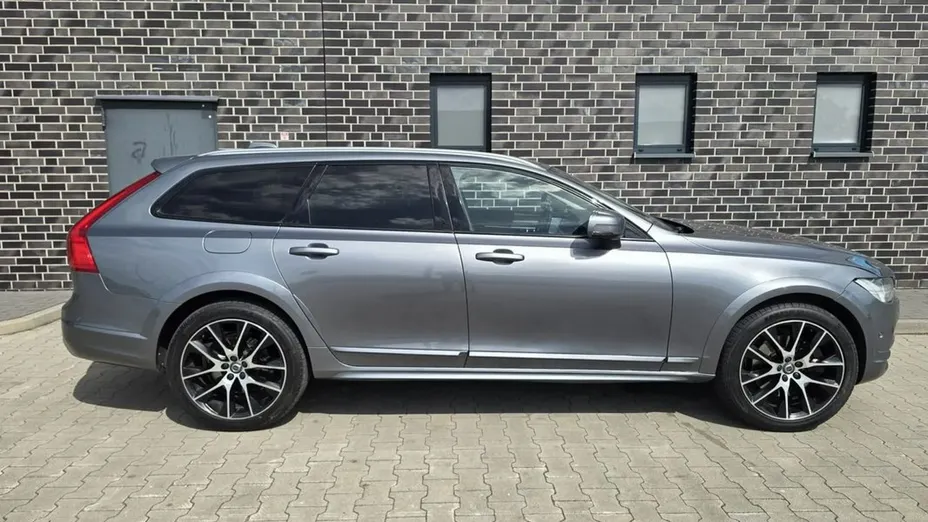 VOLVO V90 -