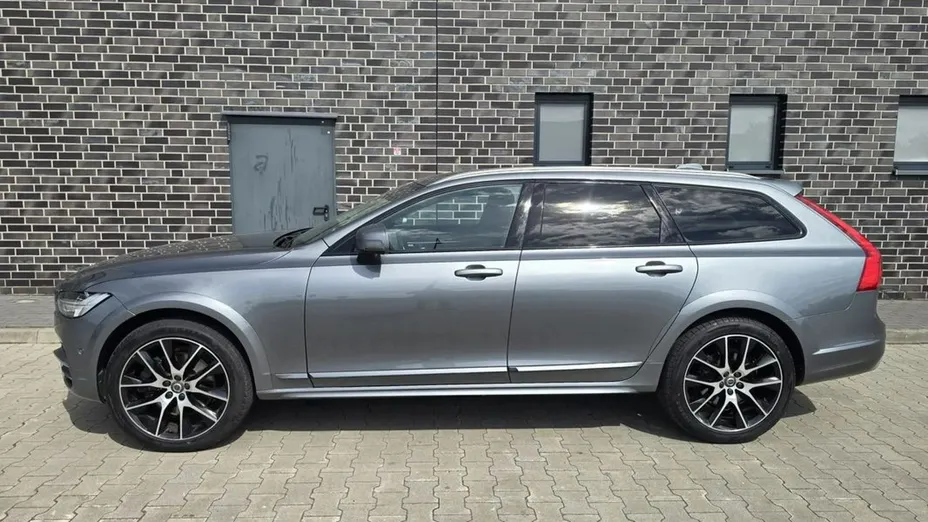 VOLVO V90 -