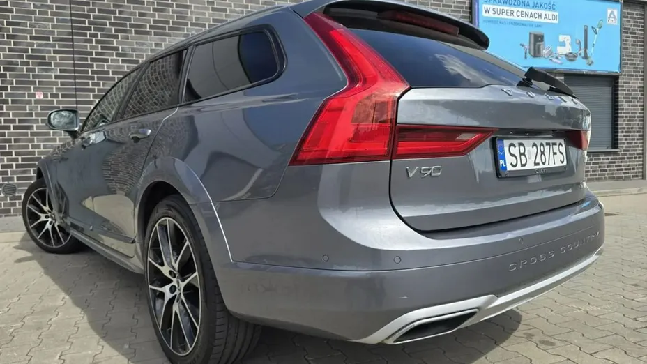 VOLVO V90 -