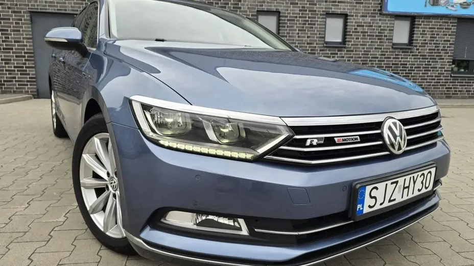 VOLKSWAGEN Passat -