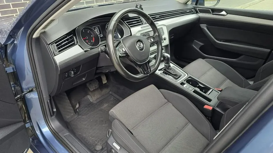VOLKSWAGEN Passat -