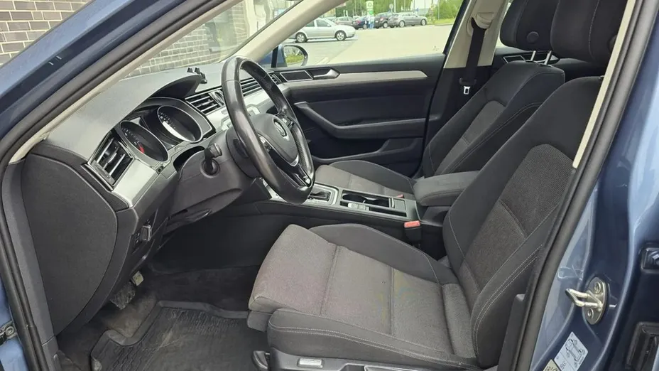 VOLKSWAGEN Passat -
