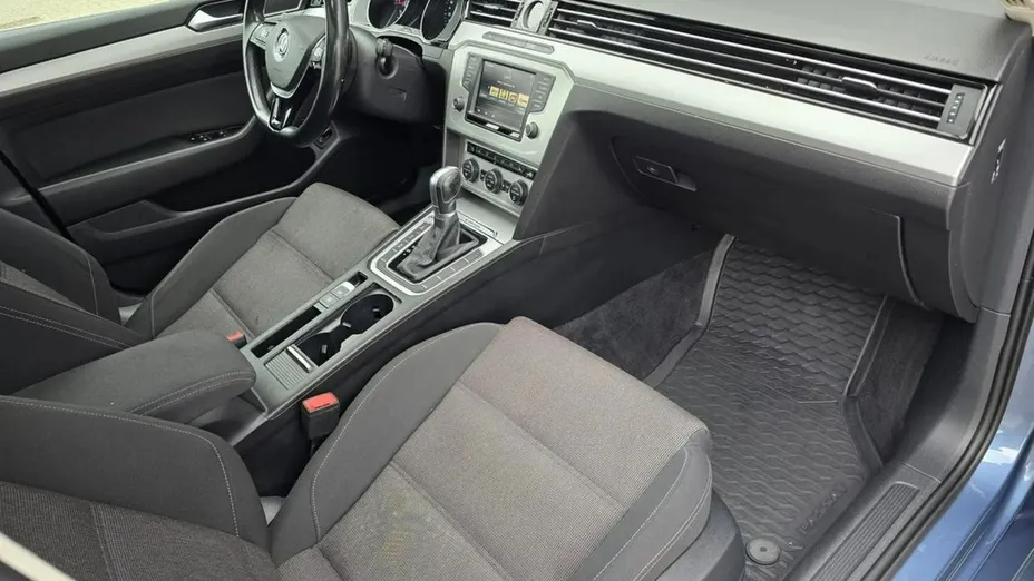 VOLKSWAGEN Passat -