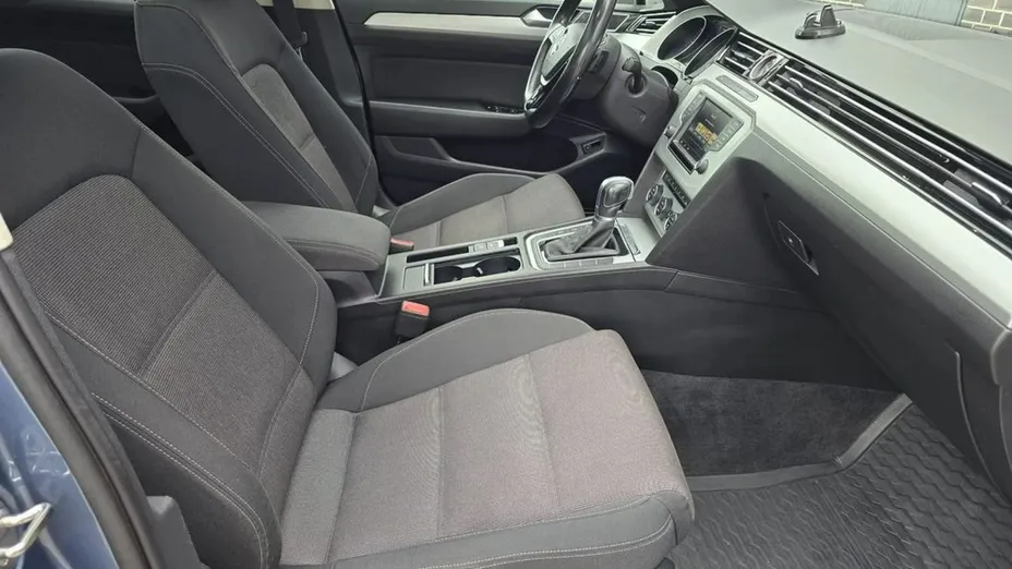 VOLKSWAGEN Passat -