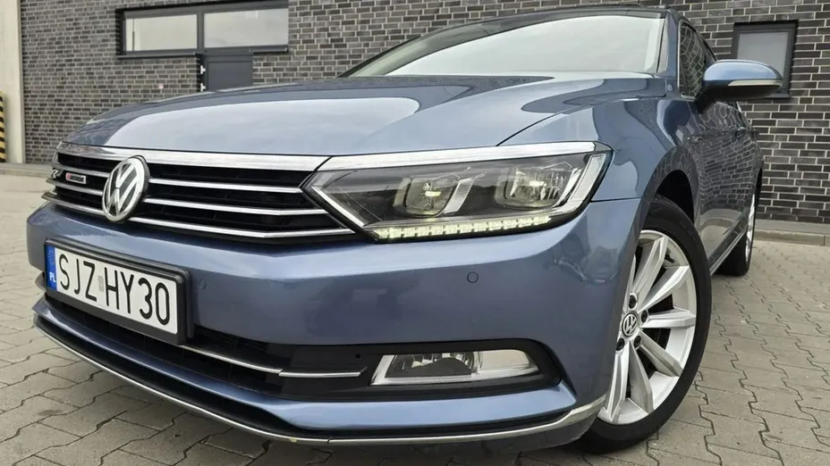 VOLKSWAGEN Passat -