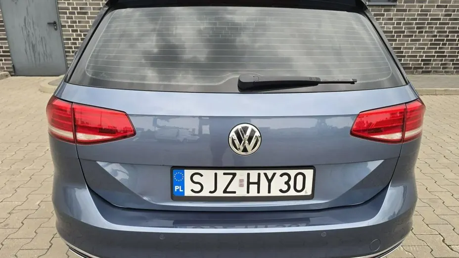VOLKSWAGEN Passat -