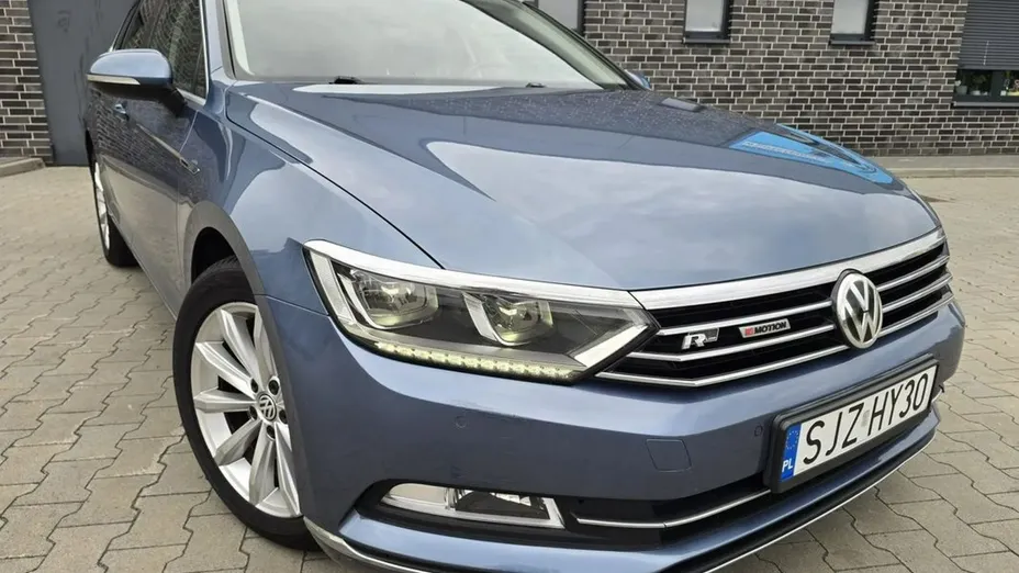 VOLKSWAGEN Passat -