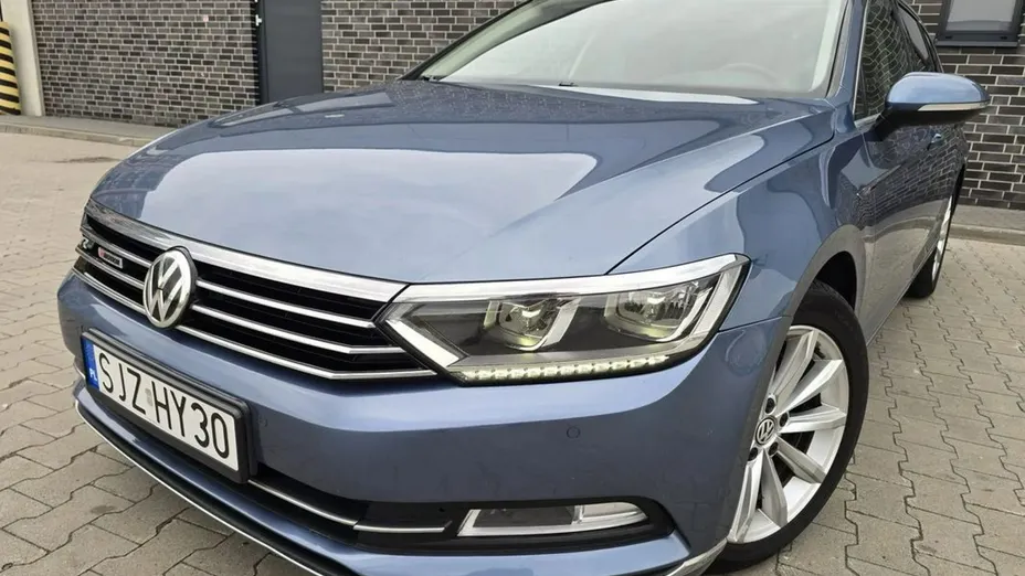 VOLKSWAGEN Passat -