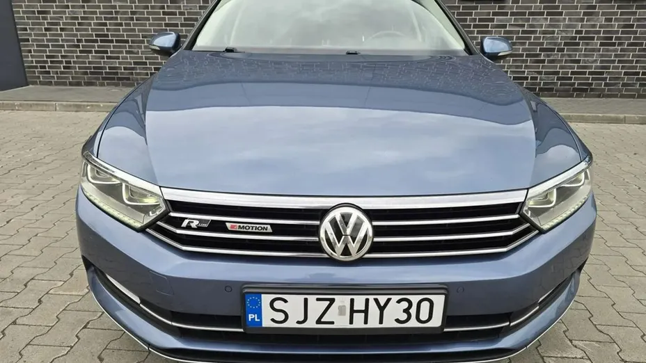 VOLKSWAGEN Passat -
