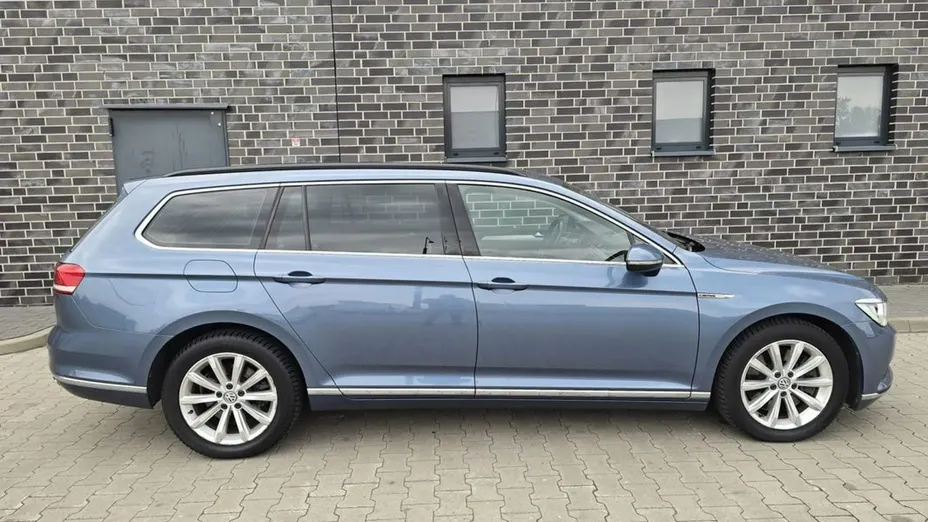 VOLKSWAGEN Passat -