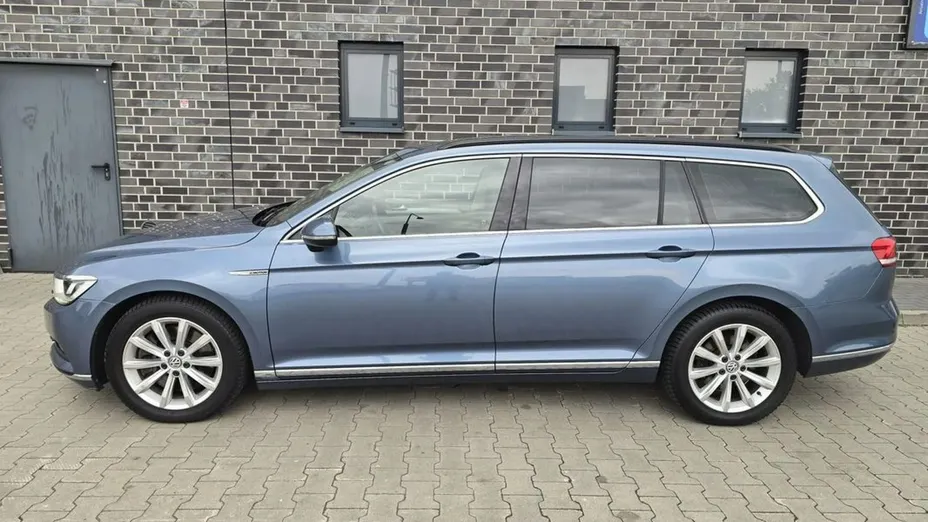VOLKSWAGEN Passat -