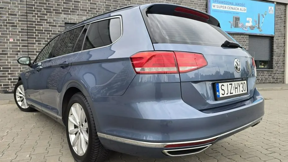 VOLKSWAGEN Passat -