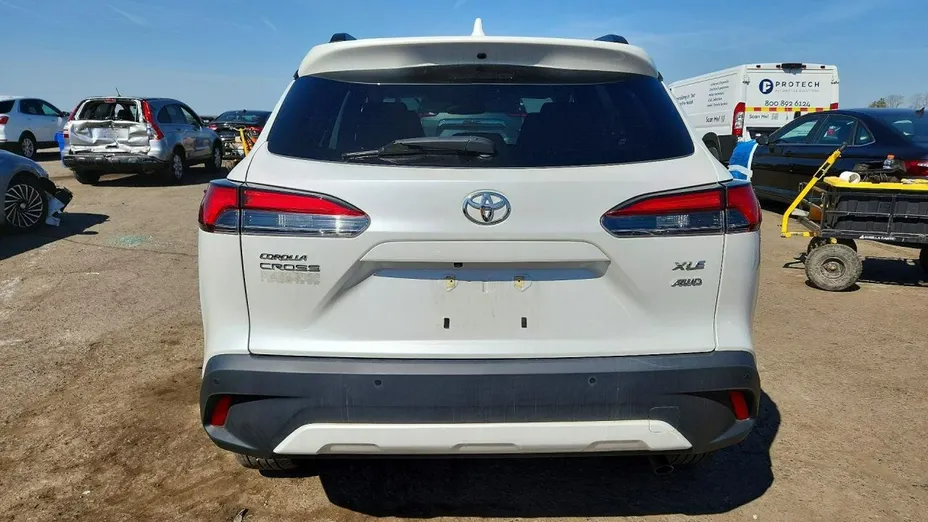 TOYOTA Corolla Cross -