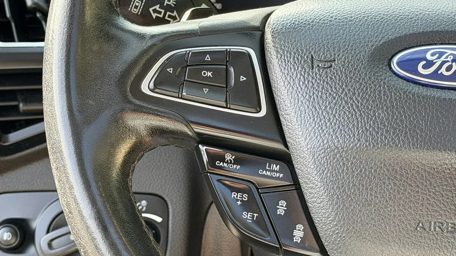 FORD Kuga -
