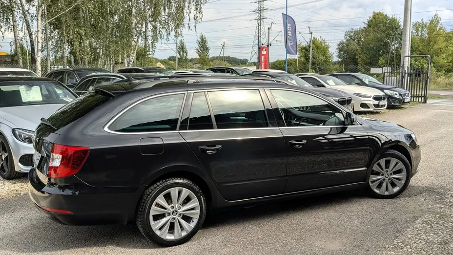 SKODA Superb -