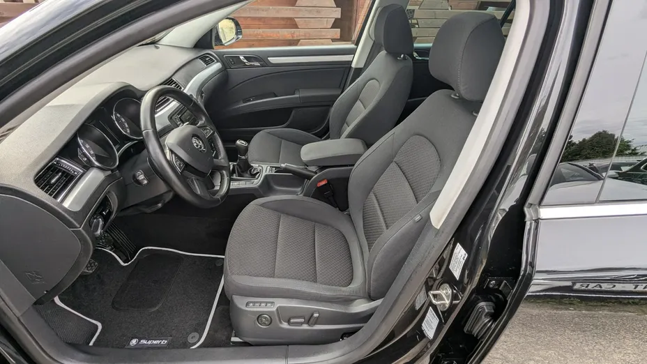 SKODA Superb -