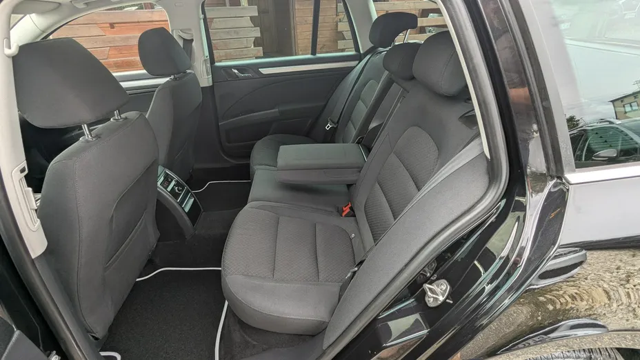 SKODA Superb -