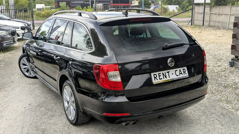SKODA Superb -