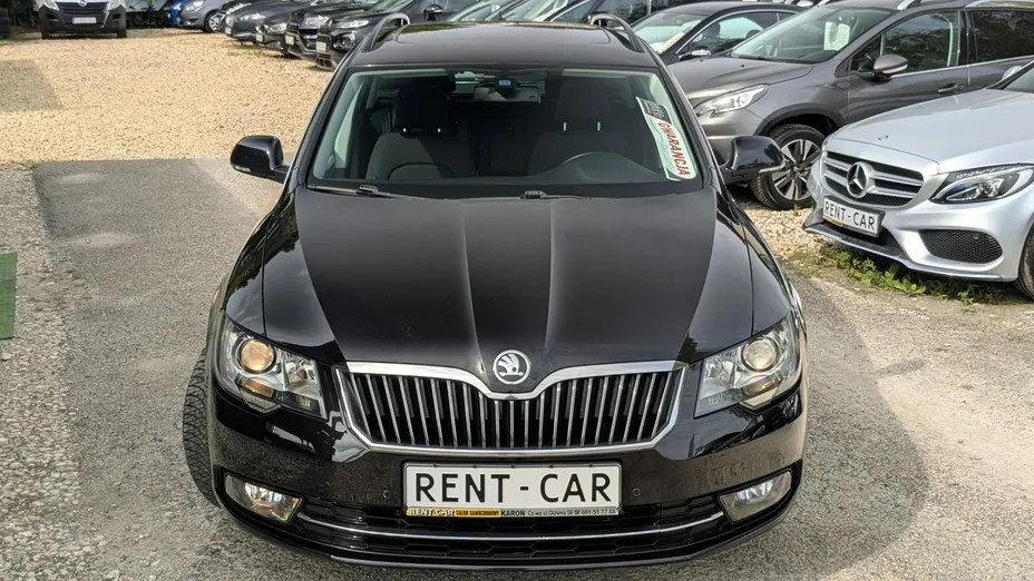 SKODA Superb -