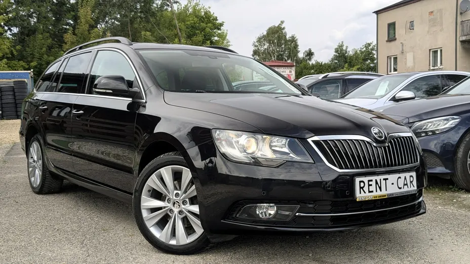 SKODA Superb -
