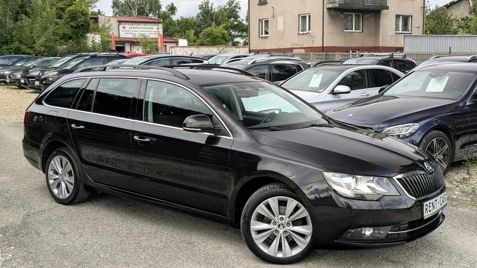 SKODA Superb -