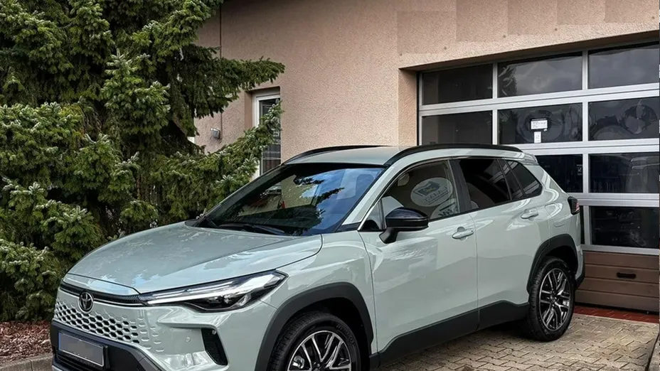 TOYOTA Corolla Cross -