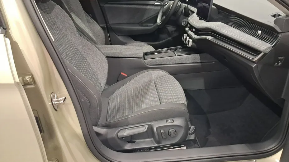 SKODA Superb -