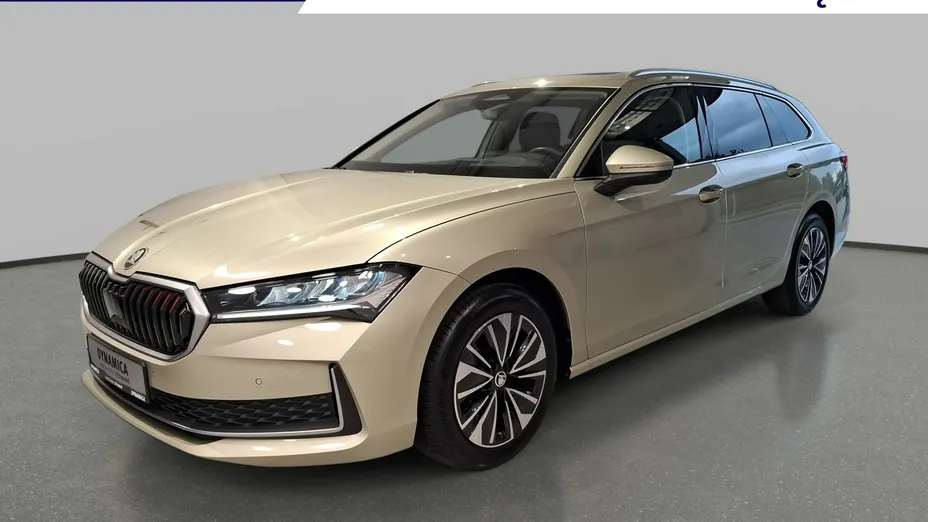 SKODA Superb -