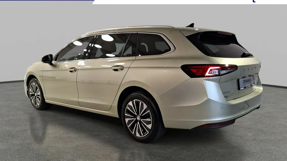 SKODA Superb -