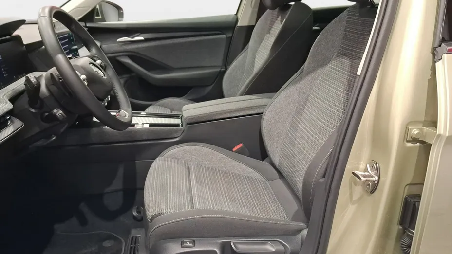 SKODA Superb -