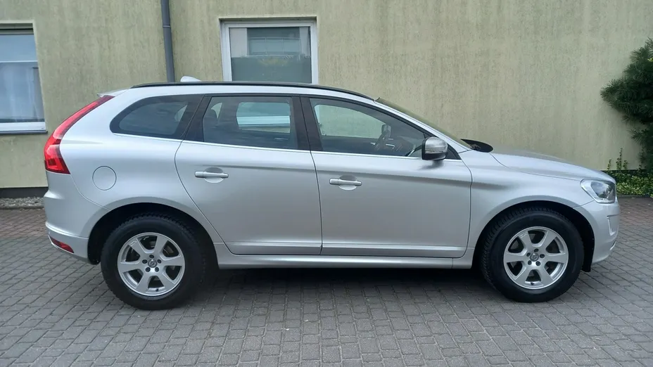 VOLVO XC60 -