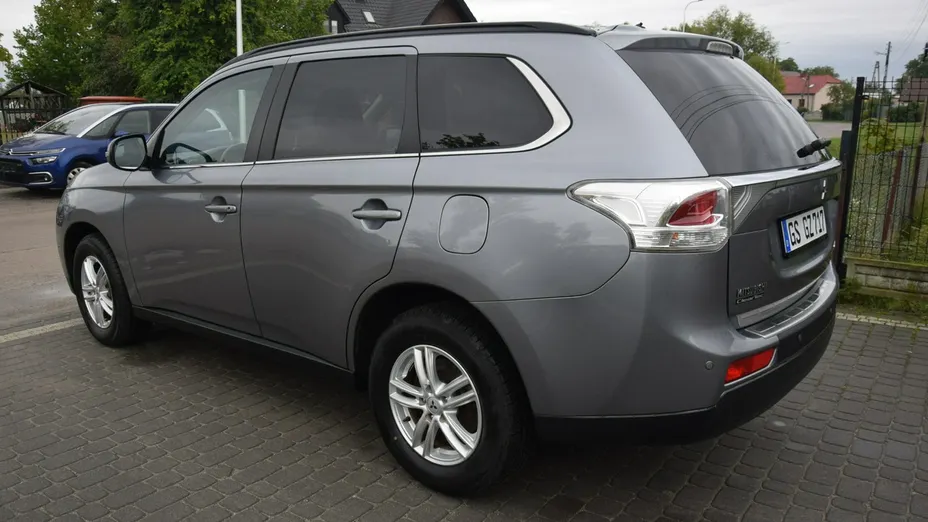 MITSUBISHI Outlander -