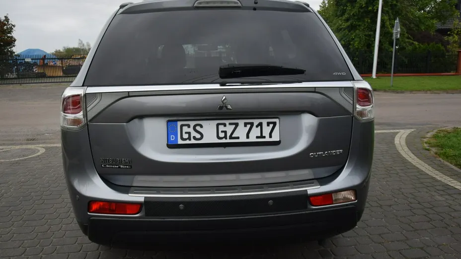 MITSUBISHI Outlander -