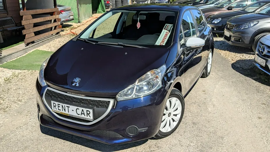 PEUGEOT 208 -