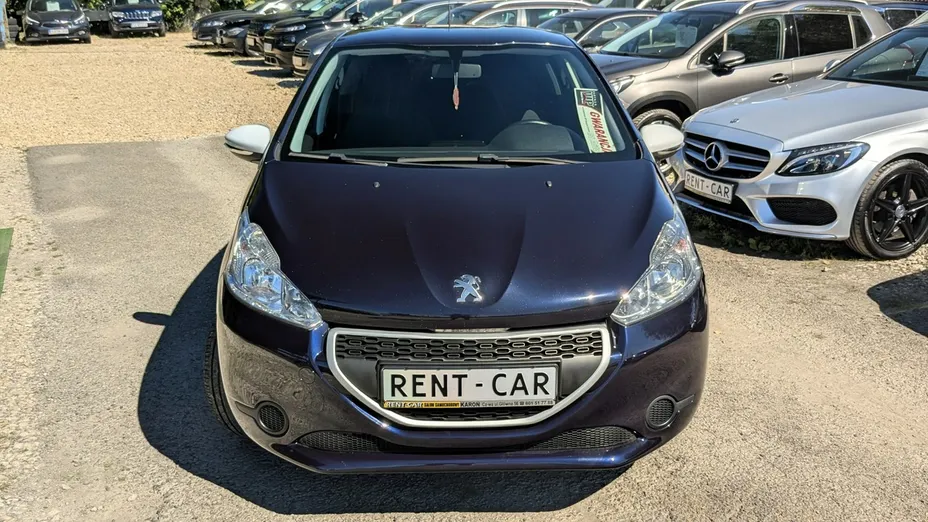 PEUGEOT 208 -