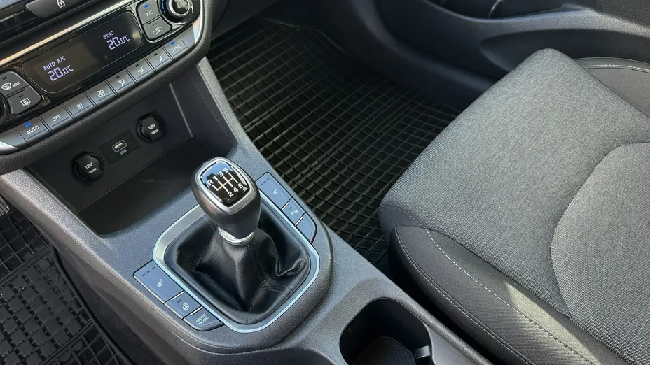 HYUNDAI i30 -