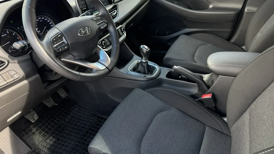 HYUNDAI i30 -