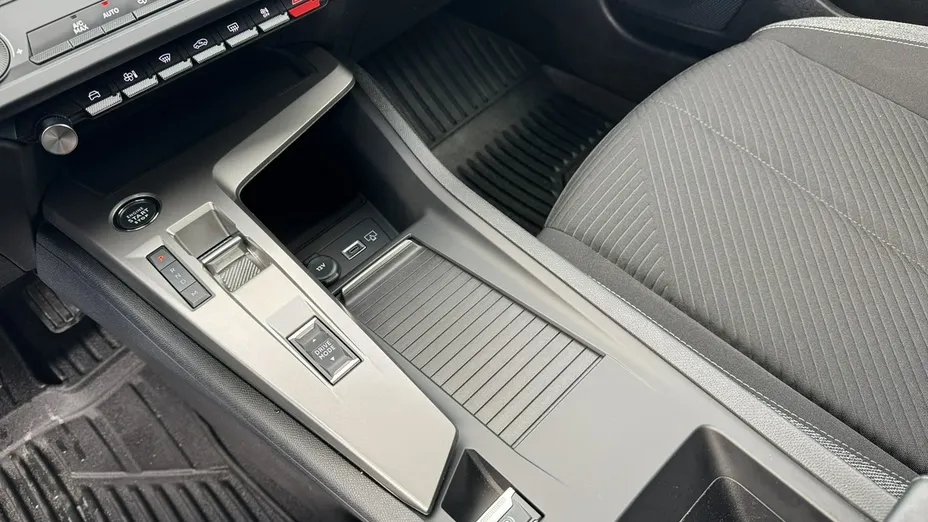 PEUGEOT 308 -