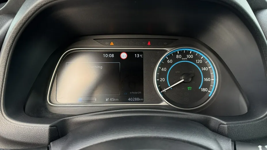 NISSAN Leaf -