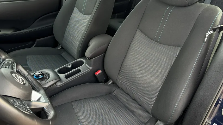 NISSAN Leaf -