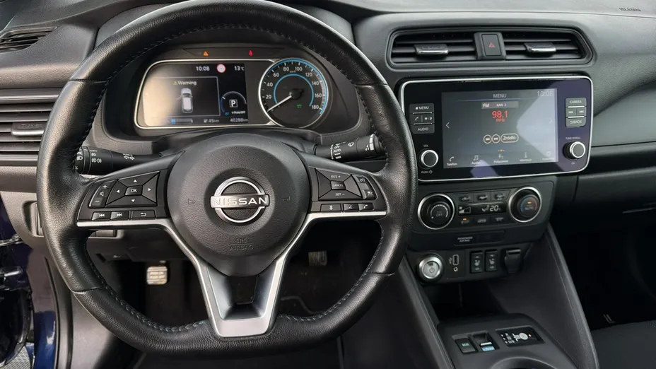NISSAN Leaf -
