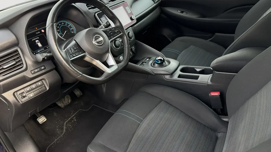 NISSAN Leaf -