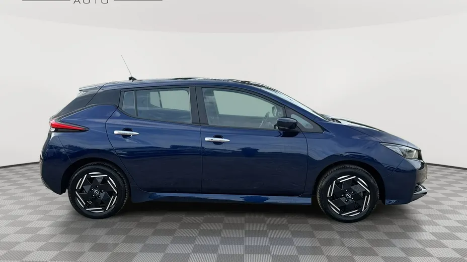 NISSAN Leaf -