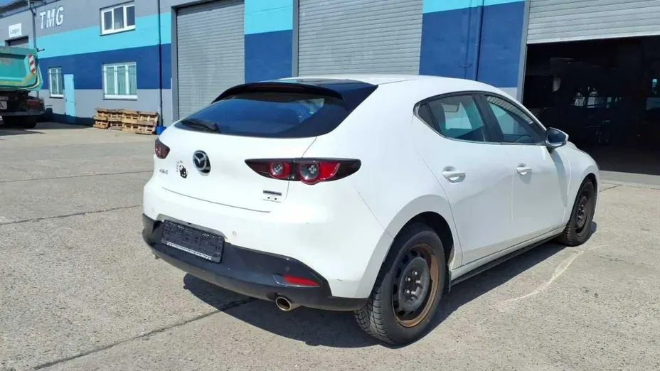 MAZDA 3 -