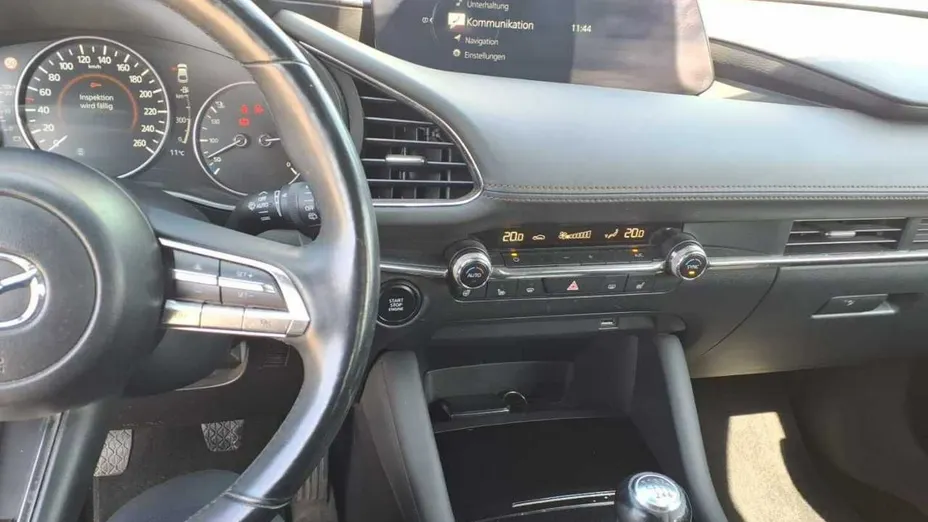 MAZDA 3 -
