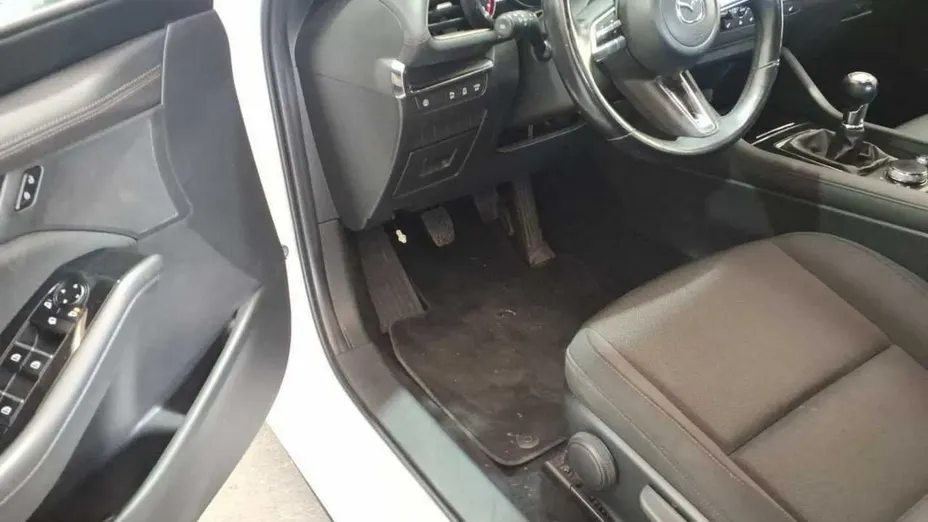 MAZDA 3 -