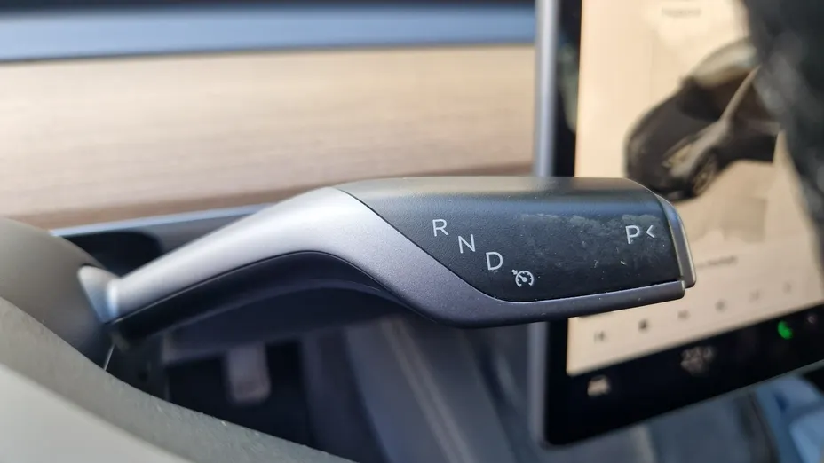 TESLA Model 3 -